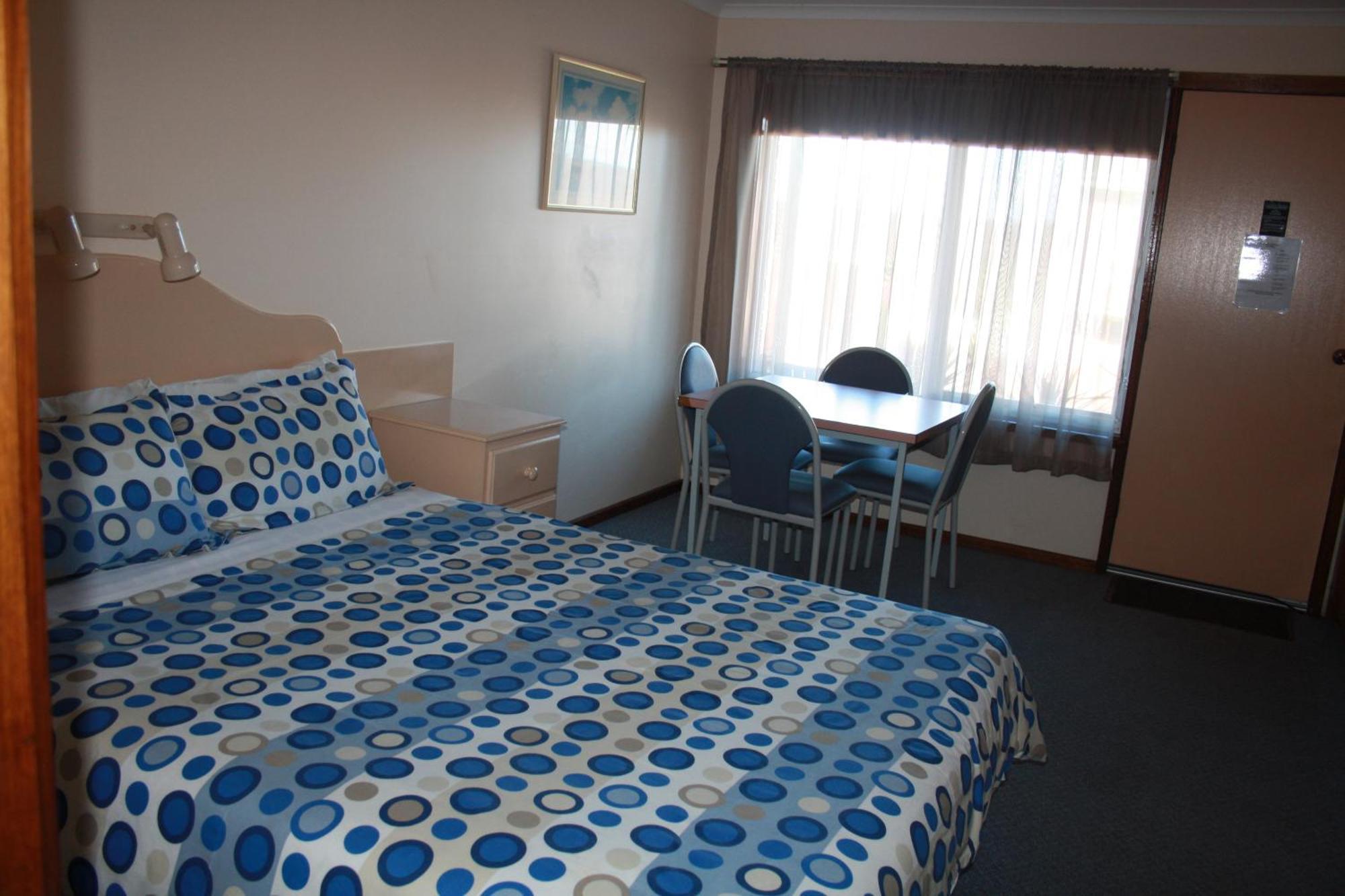 Raglan Motor Inn Уорнъмбул Екстериор снимка