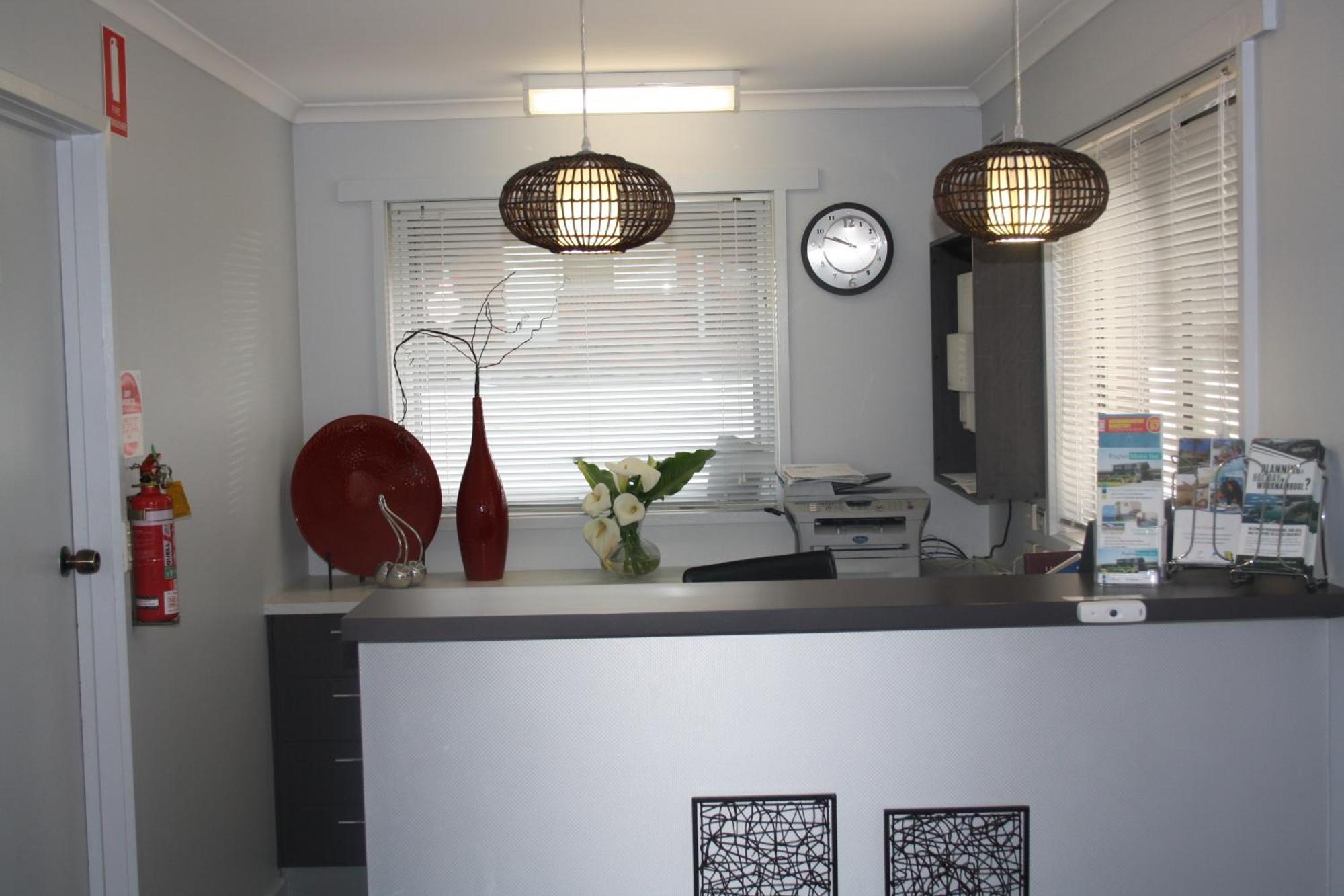 Raglan Motor Inn Уорнъмбул Екстериор снимка