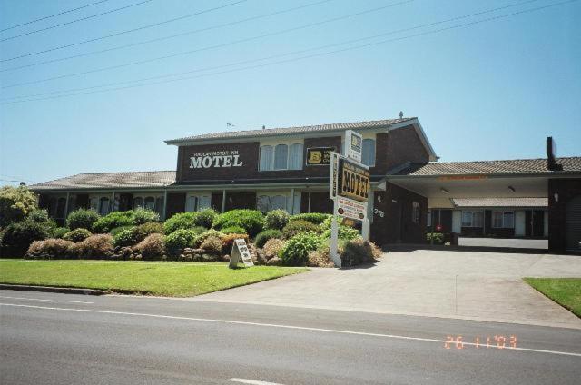 Raglan Motor Inn Уорнъмбул Екстериор снимка