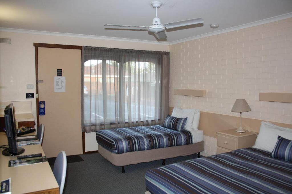 Raglan Motor Inn Уорнъмбул Стая снимка