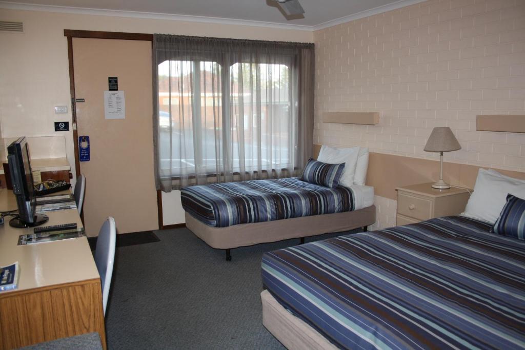 Raglan Motor Inn Уорнъмбул Стая снимка