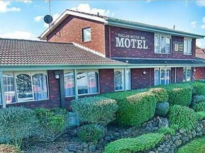 Raglan Motor Inn Уорнъмбул Екстериор снимка